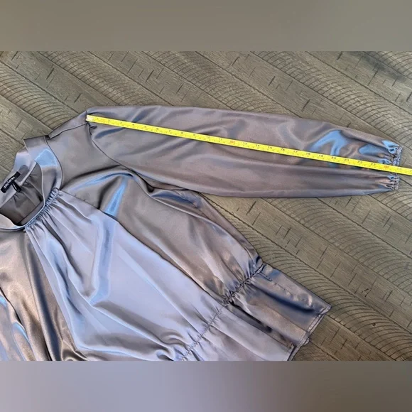 Daisy Fuentes Pewter Long Sleeve shirt with Peplum detail Size L LIKE NEW - Picture 6 of 7